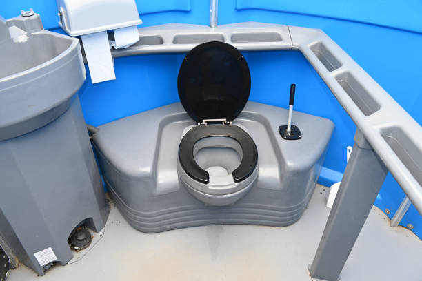 Best Portable restroom trailer rental  in Weyauwega, WI